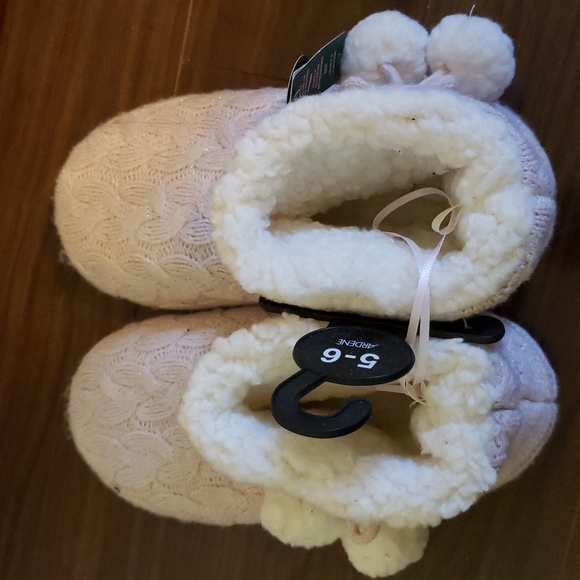 Ardene - Pink Warm Fuzzy Slipper Booties - Picture 2 of 5